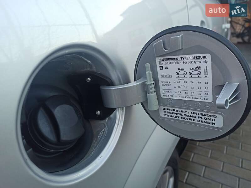 Мінівен Opel Zafira 2009 в Одесі