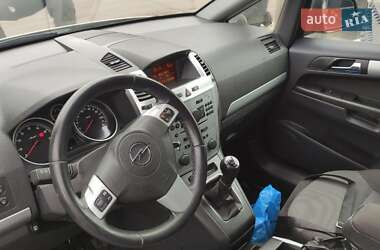 Минивэн Opel Zafira 2010 в 