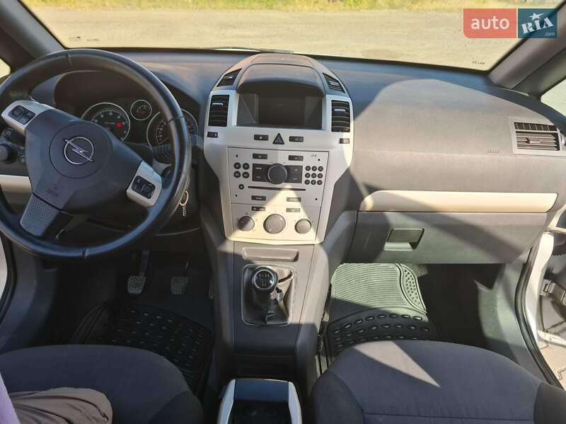 Мінівен Opel Zafira 2008 в Івано-Франківську