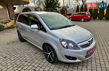 Минивэн Opel Zafira 2011 в 