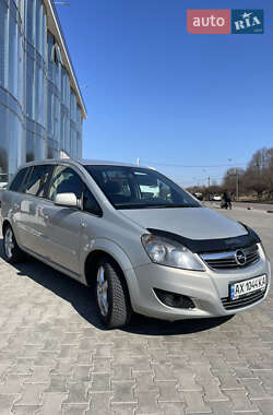 Минивэн Opel Zafira 2011 в 