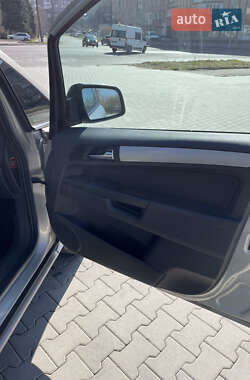 Минивэн Opel Zafira 2011 в 