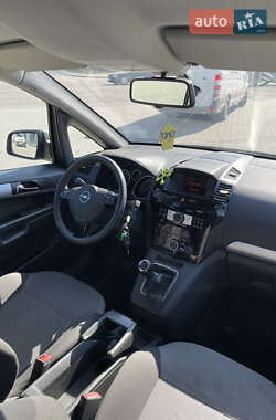 Минивэн Opel Zafira 2011 в 