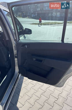 Минивэн Opel Zafira 2011 в 