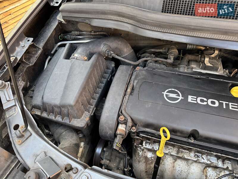 Минивэн Opel Zafira 2010 в Луцке