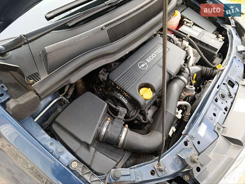 Мінівен Opel Zafira 2012 в Радомишлі