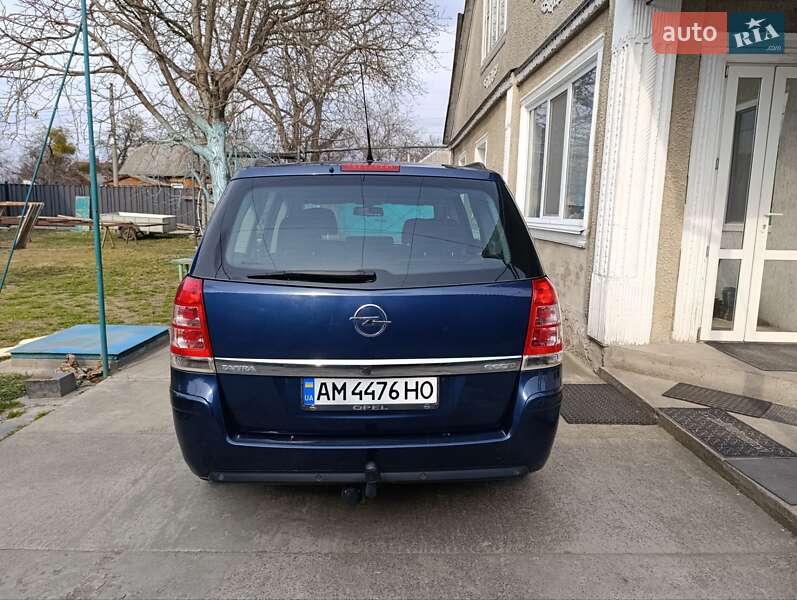 Мінівен Opel Zafira 2012 в Радомишлі
