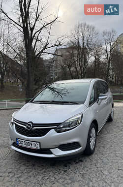 Минивэн Opel Zafira 2018 в 