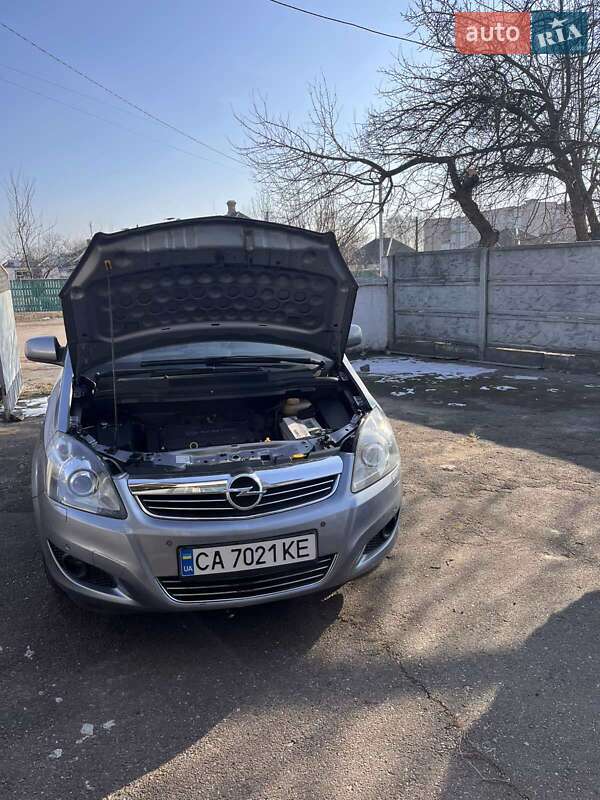 Минивэн Opel Zafira 2010 в Золотоноше