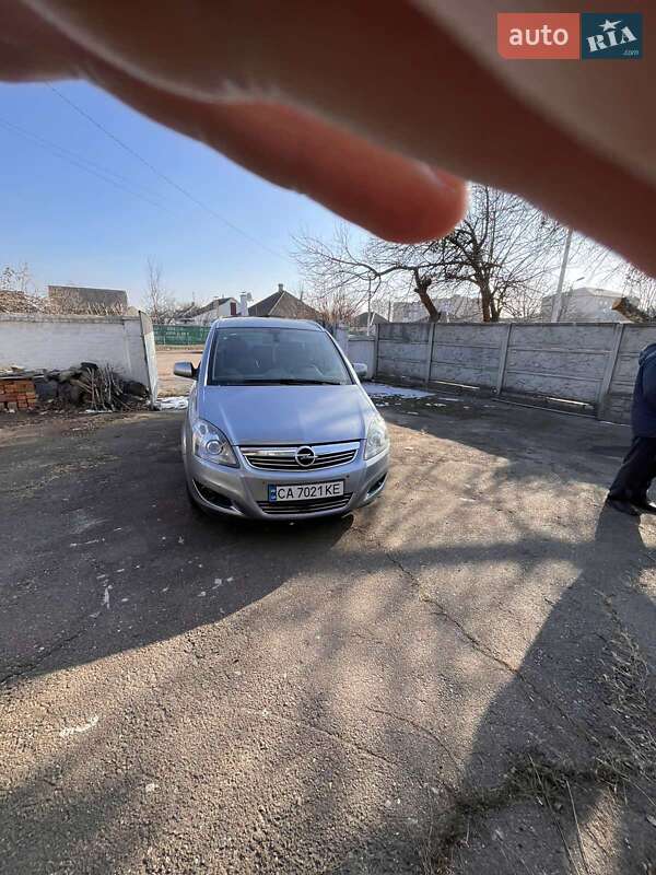 Opel Zafira 2010 Opel Zafira 2010