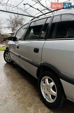 Минивэн Opel Zafira 2001 в 