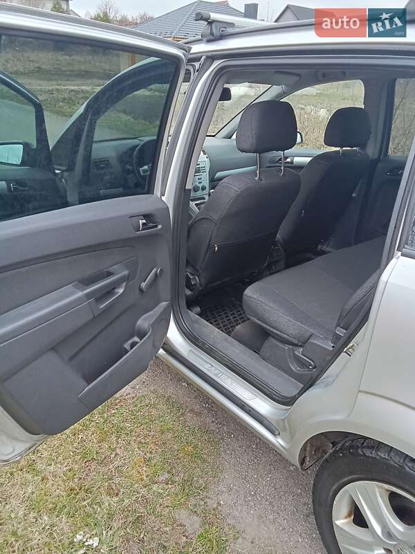 Мінівен Opel Zafira 2009 в Рівному