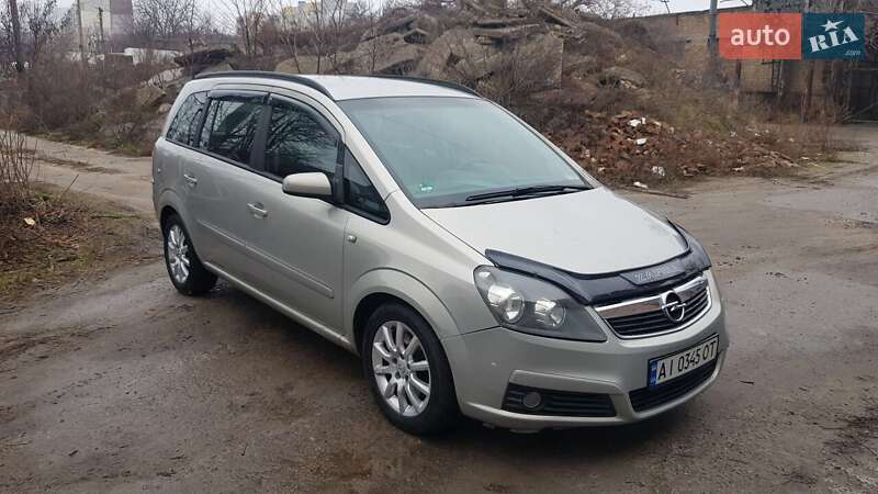 Минивэн Opel Zafira 2005 в Киеве