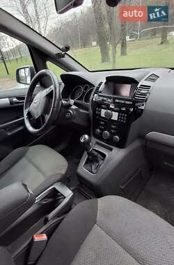 Минивэн Opel Zafira 2010 в 