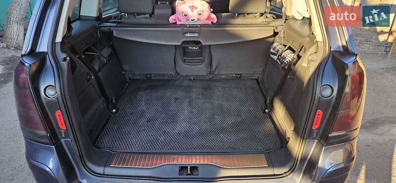 Мінівен Opel Zafira 2006 в Кривому Розі