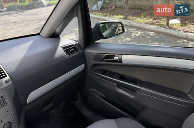 Минивэн Opel Zafira 2006 в 