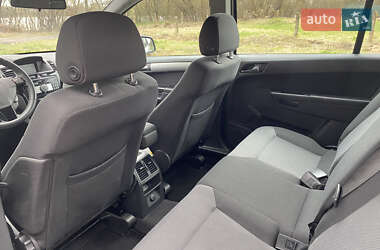 Минивэн Opel Zafira 2012 в 