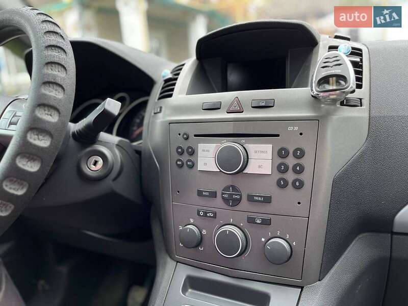 Минивэн Opel Zafira 2005 в Сокирянах