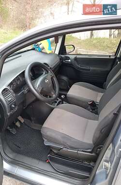 Минивэн Opel Zafira 2004 в 