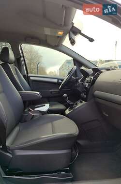 Минивэн Opel Zafira 2009 в 