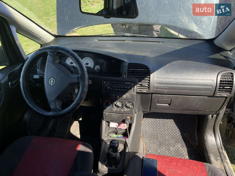 Минивэн Opel Zafira 2002 в Врадиевке