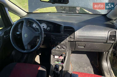 Минивэн Opel Zafira 2002 в 
