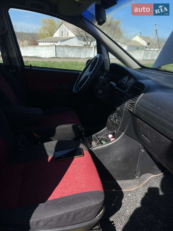 Минивэн Opel Zafira 2002 в Врадиевке