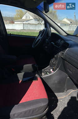 Минивэн Opel Zafira 2002 в 