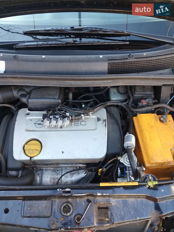 Минивэн Opel Zafira 2002 в Врадиевке