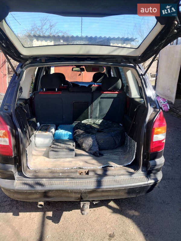 Минивэн Opel Zafira 2002 в Врадиевке
