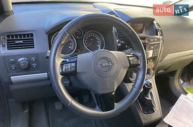 Минивэн Opel Zafira 2010 в 