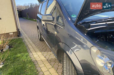 Минивэн Opel Zafira 2010 в 