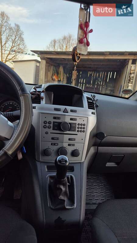 Минивэн Opel Zafira 2011 в Рокитном