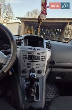 Минивэн Opel Zafira 2011 в 