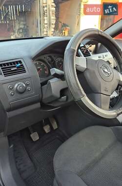 Минивэн Opel Zafira 2011 в 