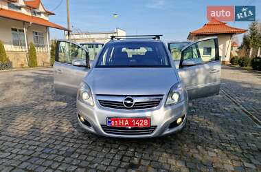 Минивэн Opel Zafira 2009 в 