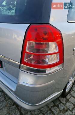 Минивэн Opel Zafira 2009 в 