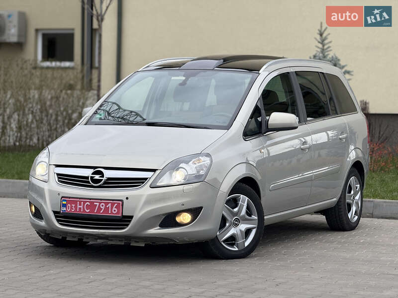 Минивэн Opel Zafira 2010 в 