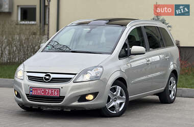Минивэн Opel Zafira 2010 в 