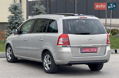 Минивэн Opel Zafira 2010 в 
