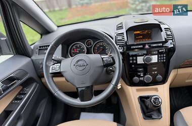 Минивэн Opel Zafira 2010 в 