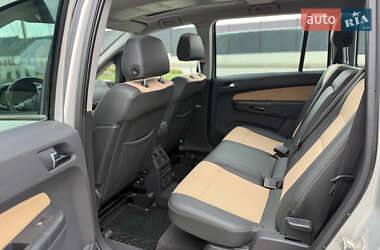 Минивэн Opel Zafira 2010 в 