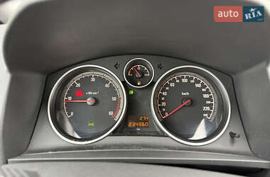 Минивэн Opel Zafira 2010 в 