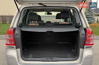 Минивэн Opel Zafira 2010 в 
