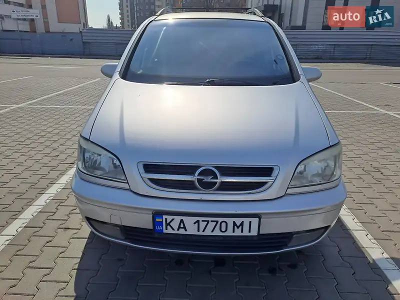 Минивэн Opel Zafira 2004 в 