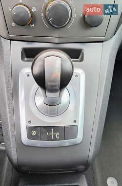 Минивэн Opel Zafira 2008 в 