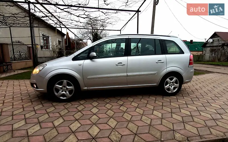 Минивэн Opel Zafira 2007 в 