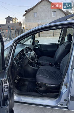 Минивэн Opel Zafira 2000 в 