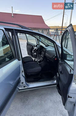 Минивэн Opel Zafira 2000 в 
