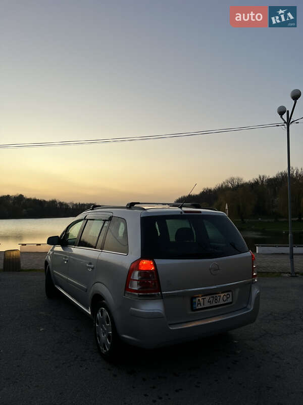Мінівен Opel Zafira 2010 в Івано-Франківську
